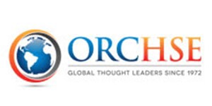 ORCHSE:n virallinen logo, jossa on Maapallon isotyyppi ja iskulause ”Global Thought Leaders Since 1972” harmaalla kirjasimella valkoisella taustalla.